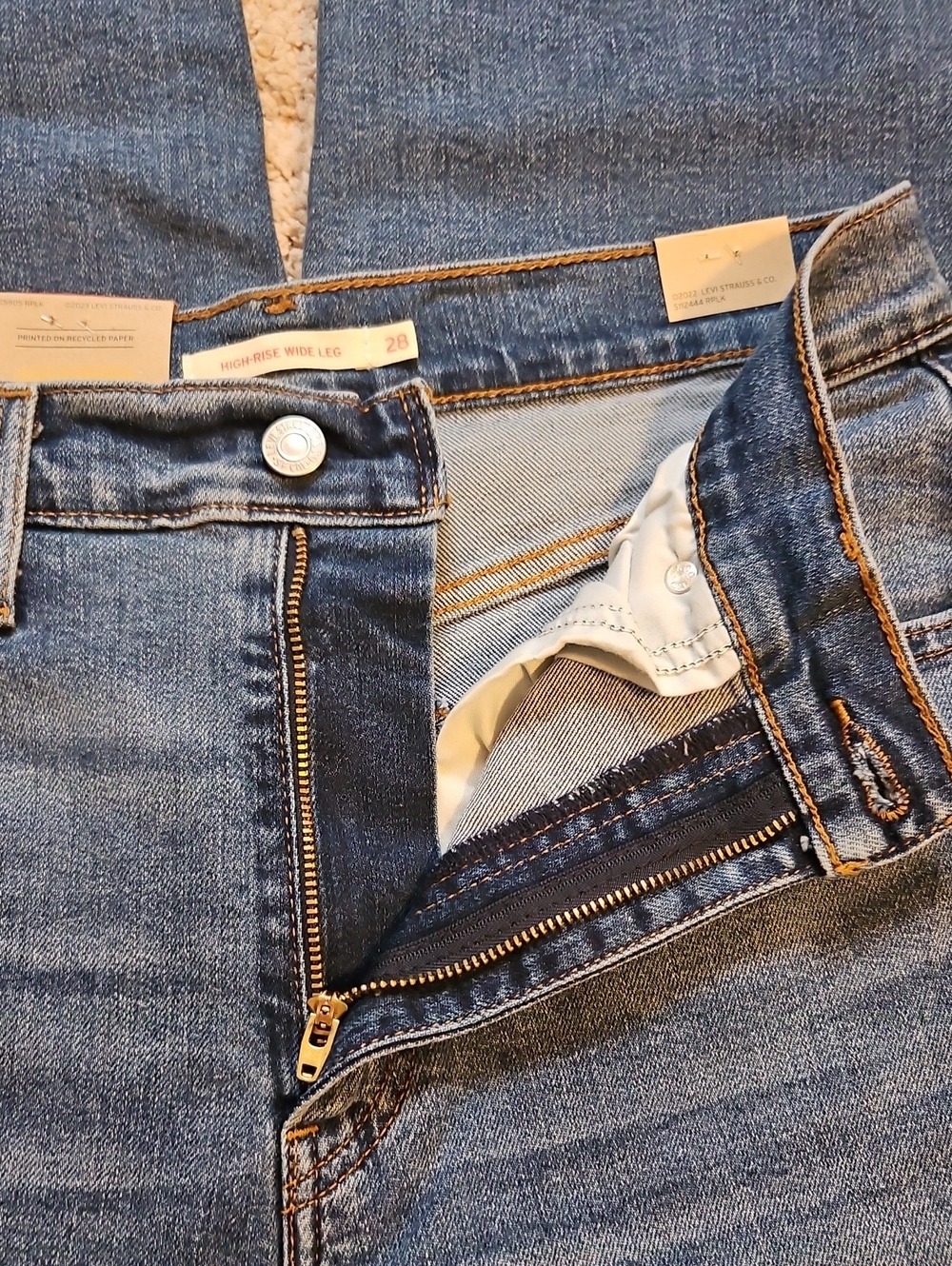 NEW! Levi's Women's High Rise Wide Leg Jeans Size 6 - Picture 7 of 10